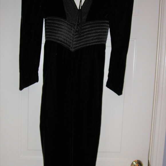 WAYNE CLARK (Canadian designer) black velvet long evening GOWN, U.S. Size 6 - Picture 3 of 7